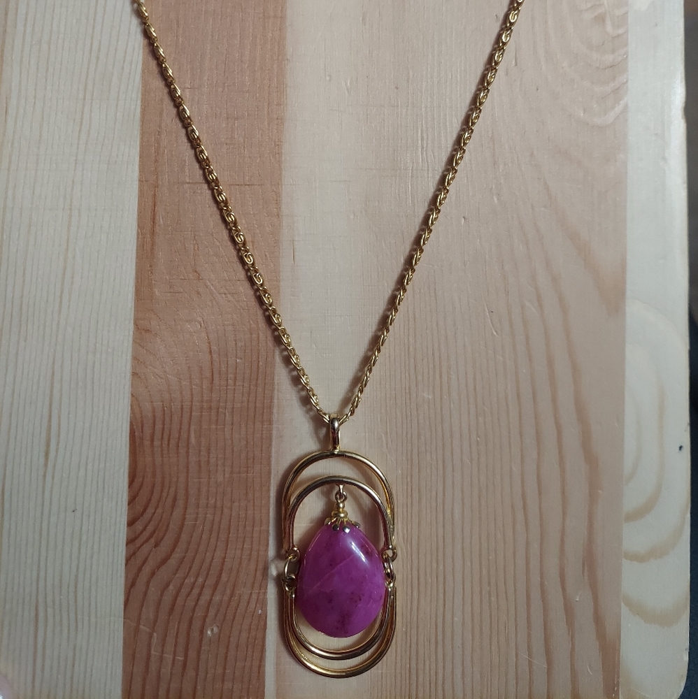 HJ 18GF Gold/Pink Agate Pendant Necklace
